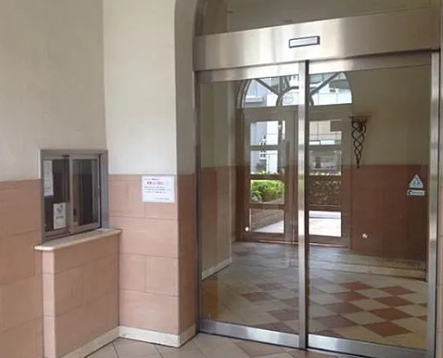 ソルクレスト御茶ノ水のエントランス