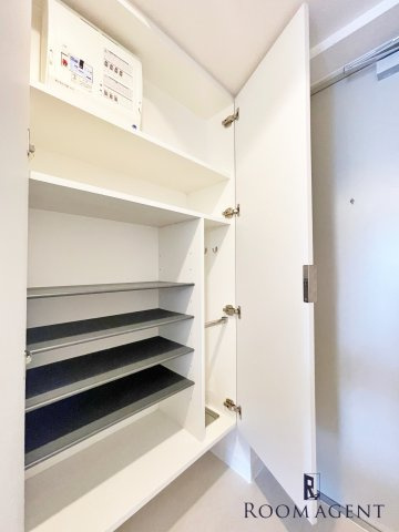 エスリード上前津セレーノの玄関