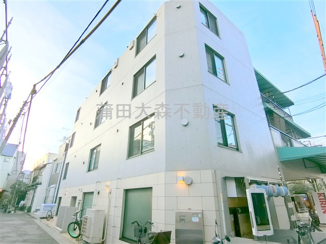 レジデンス平和島の外観|2018年4月築　RC鉄筋コンクリート造地上4階建て　フレッツ光インターネット無料！
東京都大田区大森北6丁目　京浜東北線大森駅徒歩19分、京急本線平和島駅徒歩2分