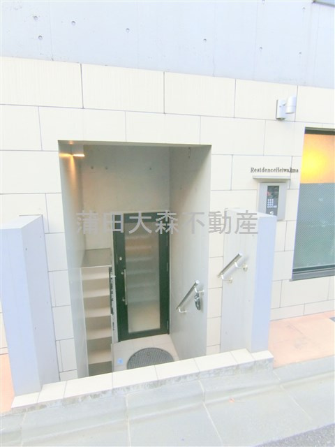 レジデンス平和島のエントランス|TVモニター付オートロック宅配BOXメールBOX