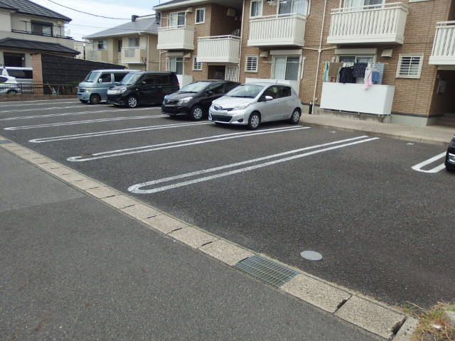 エクレールの駐車場