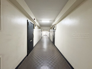 【その他共用部分】 | マンションの共用廊下です。きれいに清掃されています。周囲のお部屋の様子も、ぜひ伺ってみてください。～即日のご見学可能～　お問合せはお気軽にどうぞ。