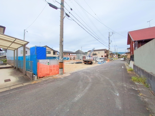 グラファーレ品野町5期4棟の前面道路含む現地写真