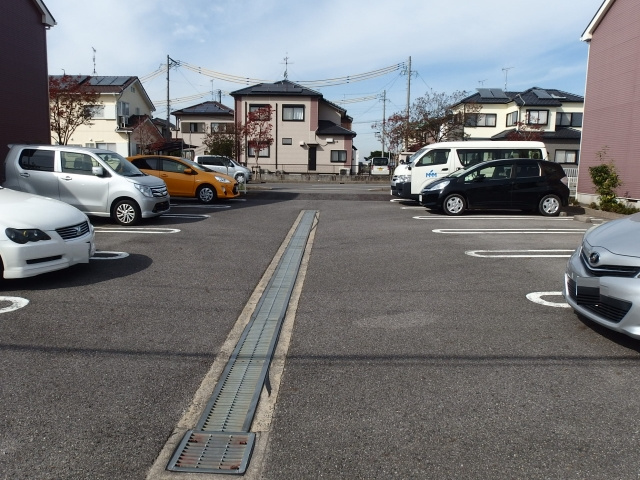 エピナールＡの駐車場