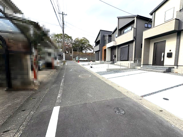 【その他】 | 春日市弥生7丁目1期　1号棟（全3棟）【仲介手数料無料・0円】 | 現地写真。前面道路です。