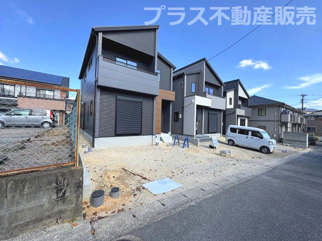 【外観】 | 春日市弥生7丁目1期　1号棟（全3棟）【仲介手数料無料・0円】 | 現地写真。プラス不動産販売なら、現場の全ての棟をまとめてご見学頂けます。