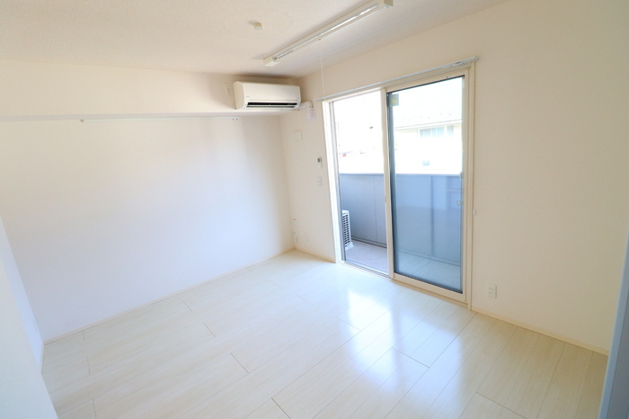 アンソレイエのバルコニー|洋室