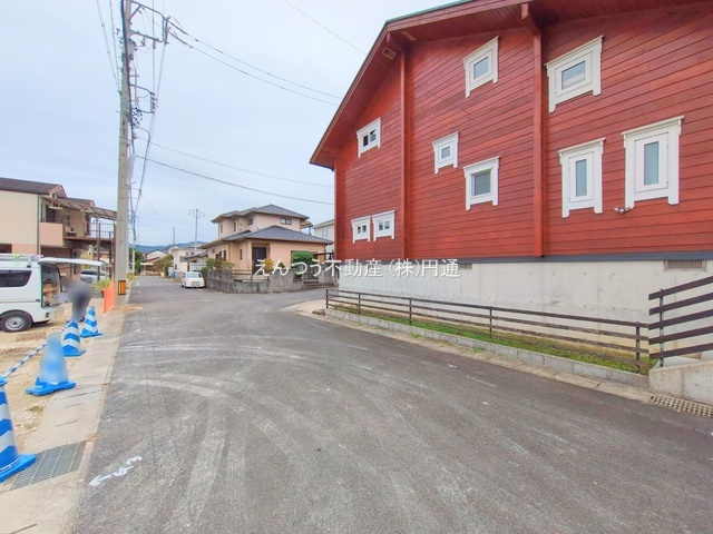 グラファーレ品野町5期4棟の前面道路含む現地写真