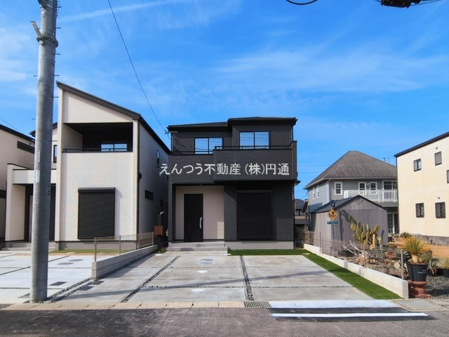 グラファーレ品野町5期4棟の前面道路含む現地写真