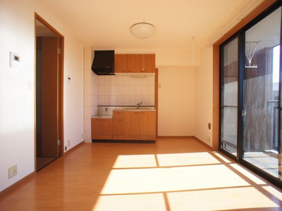 【居間・リビング】 | エスポアールSⅡ | 快適に過ごせるエアコンが付いています♪