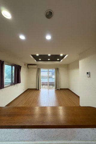 中央区姥ケ山2丁目　中古戸建の居間・リビング|※プライバシー保護の為、家具消し修正をしています