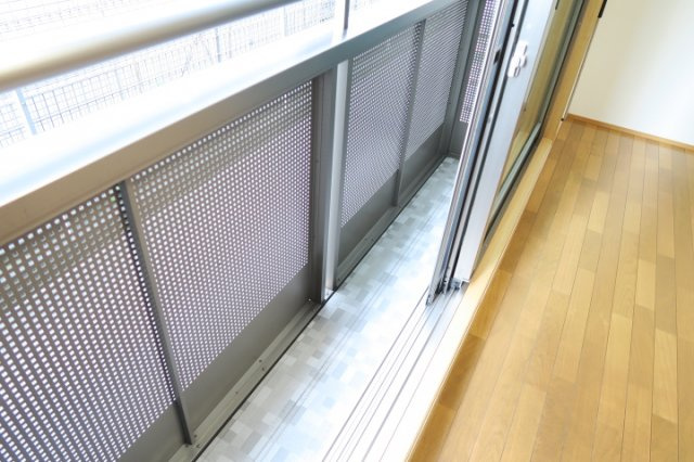 ビュームコーポのバルコニー|別号室の参考写真です。