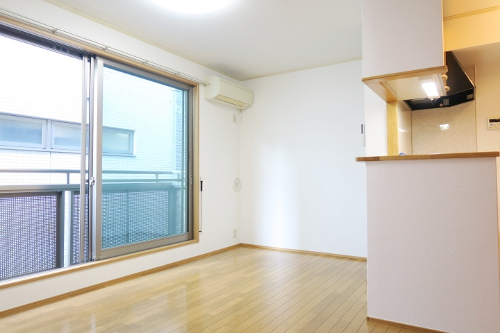 ビュームコーポの居間・リビング|別号室の参考写真です。