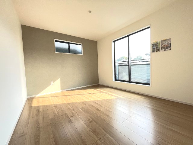 【寝室】 | 春日市弥生7丁目1期　2号棟（全3棟）【仲介手数料無料・0円】 | 現地写真。2階主寝室です。