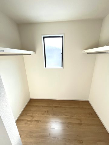 【収納】 | 春日市弥生7丁目1期　2号棟（全3棟）【仲介手数料無料・0円】 | 現地写真。ウォークインクローゼットです。