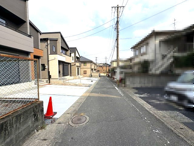 【その他】 | 春日市弥生7丁目1期　2号棟（全3棟）【仲介手数料無料・0円】 | 現地写真。前面道路です。