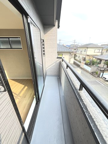 【バルコニー】 | 春日市弥生7丁目1期　2号棟（全3棟）【仲介手数料無料・0円】 | 現地写真。