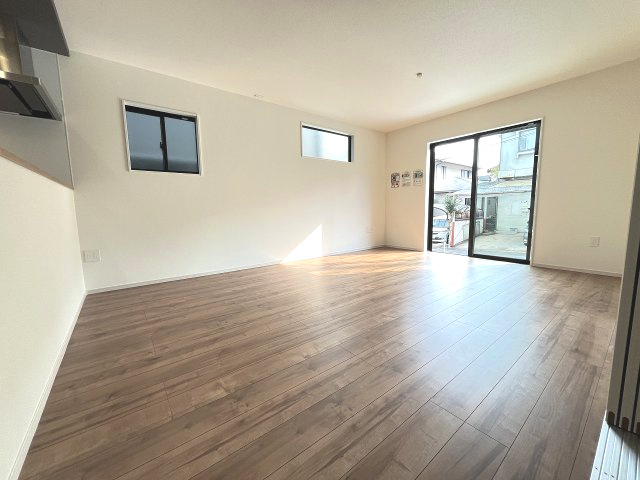 【居間・リビング】 | 春日市弥生7丁目1期　2号棟（全3棟）【仲介手数料無料・0円】 | 現地写真。