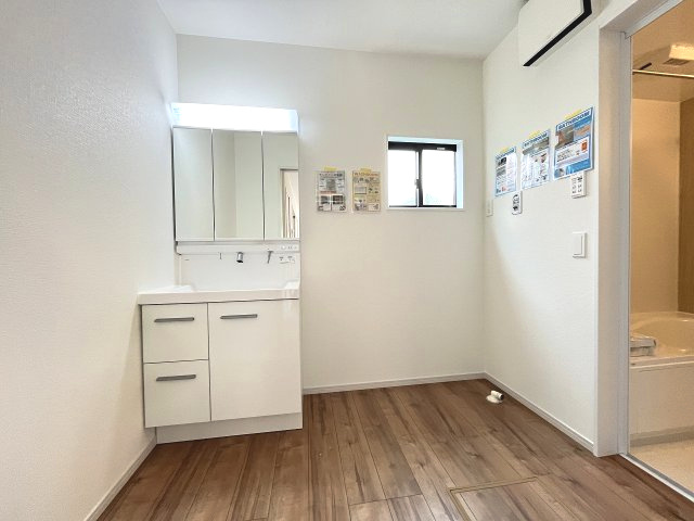 【洗面所】 | 春日市弥生7丁目1期　2号棟（全3棟）【仲介手数料無料・0円】 | 現地写真。