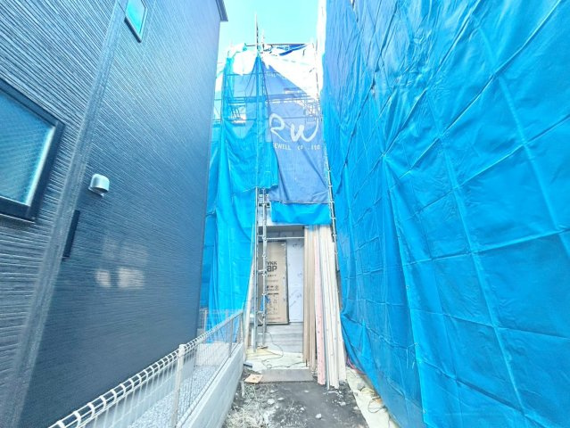 荒川区西尾久5丁目　新築戸建　残1棟の外観|2025.10.30撮影

現地ご見学希望・資料請求などお気軽にお問い合わせ下さい！
03-5990-5201