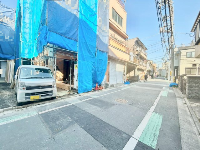 荒川区西尾久5丁目　新築戸建　残1棟の外観|2025.10.30撮影

現地ご見学希望・資料請求などお気軽にお問い合わせ下さい！
03-5990-5201