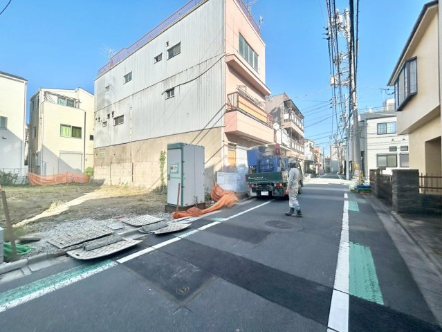 荒川区西尾久5丁目　新築戸建　全2棟の前面道路含む現地写真|2025.10.30撮影

現地ご見学希望・資料請求などお気軽にお問い合わせ下さい！
03-5990-5201