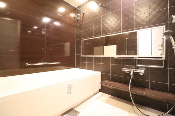 【浴室】 | 【浴室】ミストサウナが利用できる1620サイズの浴室！ワイドミラーで広々と感じます！