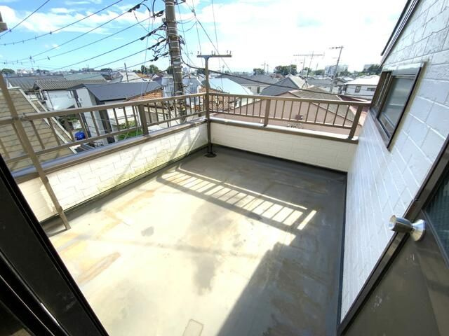 泉町四丁目貸家のバルコニー