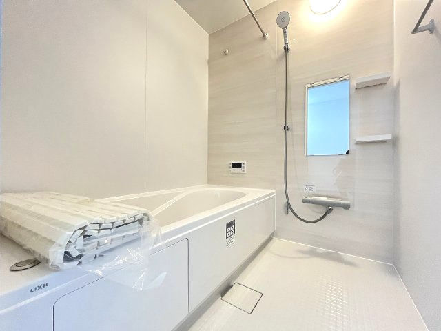 【浴室】 | 春日市弥生7丁目1期　3号棟（全3棟）【仲介手数料無料・0円】 | 現地写真。浴室です。