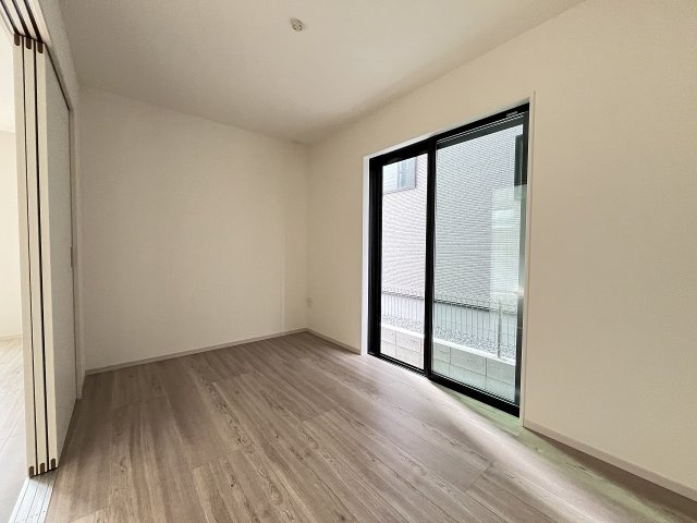 【洋室】 | 春日市弥生7丁目1期　3号棟（全3棟）【仲介手数料無料・0円】 | 現地写真。1階洋室です。