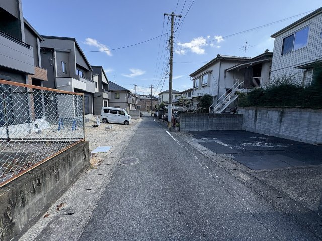 【その他】 | 春日市弥生7丁目1期　3号棟（全3棟）【仲介手数料無料・0円】 | 現地写真。前面道路です。