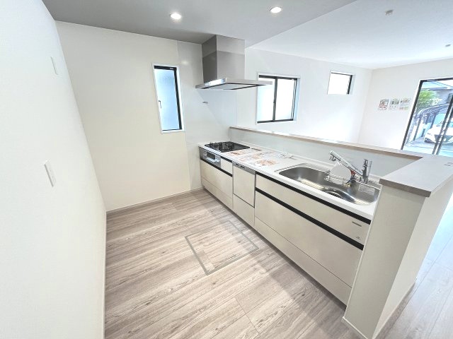 【キッチン】 | 春日市弥生7丁目1期　3号棟（全3棟）【仲介手数料無料・0円】 | 現地写真。