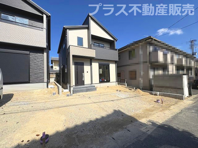 【外観】 | 春日市弥生7丁目1期　3号棟（全3棟）【仲介手数料無料・0円】 | 現地写真。プラス不動産販売なら、現場の全ての棟をまとめてご見学頂けます。