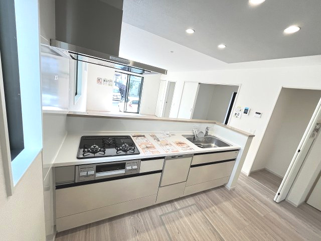 【キッチン】 | 春日市弥生7丁目1期　3号棟（全3棟）【仲介手数料無料・0円】 | 現地写真。