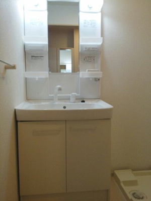 【洗面所】 | レジデンスＴ・ＩＹＯ・Ｂ | 明るい洗面所です