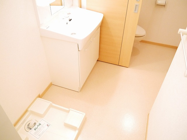 さくら　テラスの独立洗面台|朝の支度にも助かる、独立の洗髪洗面化粧台