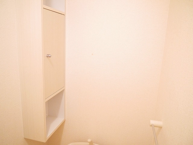 さくら　テラスのトイレ|収納もあります