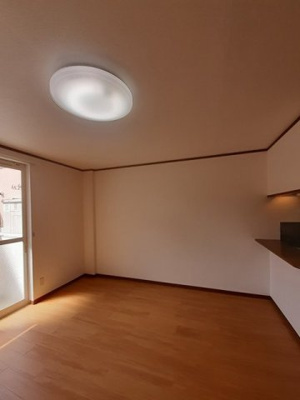 【内装】 | メゾン２１ | 明るい色調の室内です