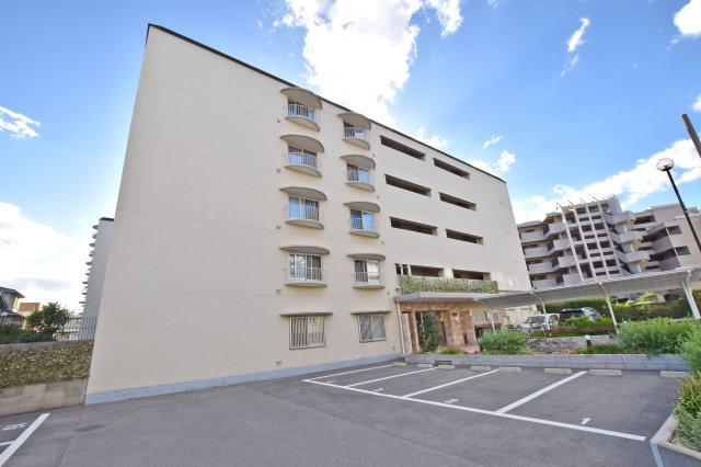 アイビーハイツ甲子園の外観|阪神本線「甲子園」駅徒歩7分×2025年10月室内リフォーム済で大変美麗なお部屋です◎南向きで日当たりのよい2SLDKです！即日ご案内可能。皆様からのご連絡を心よりお待ちしております。