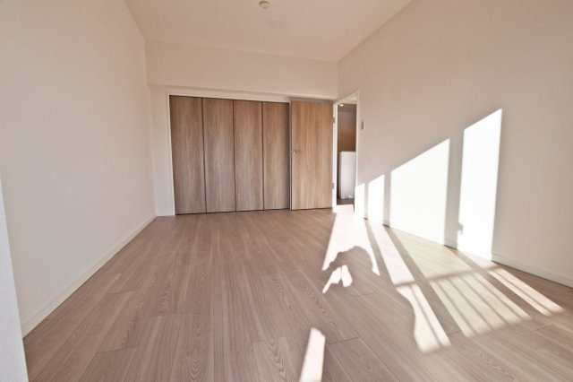アイビーハイツ甲子園の収納|-洋室6帖- 全居室収納スペース有。クローゼット収納付きで、お部屋がすっきり片付きます。