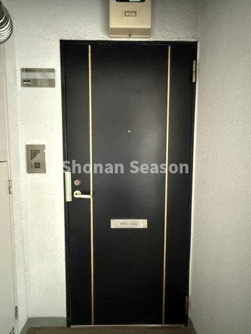 【玄関】 | 座間市へのお引越しならぜひこちらのリノベマンションをご検討下さい♪
お問合せお待ちしております！