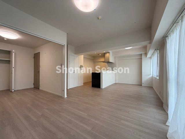 【居間・リビング】 | 明るいリビングスペースで家族団らん時間をお過ごしくださいませ♪　　
ぜひこの機会にご内見ください！