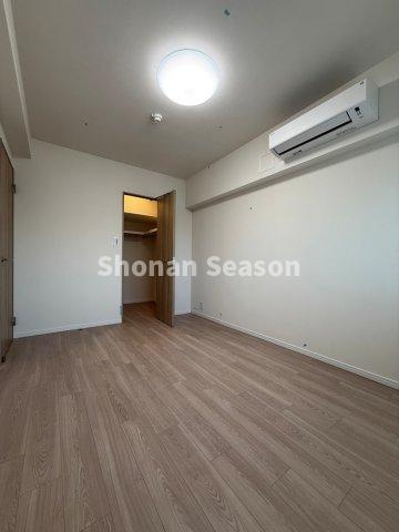 【洋室】 | インテリアに統一感の生まれる全フローリングの3LDKプラン◎　　　
