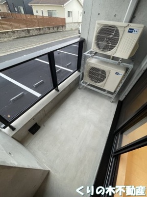 【バルコニー】 | 鳥生レジデンスⅠ | 暖かな日差しのふりそそぐバルコニー