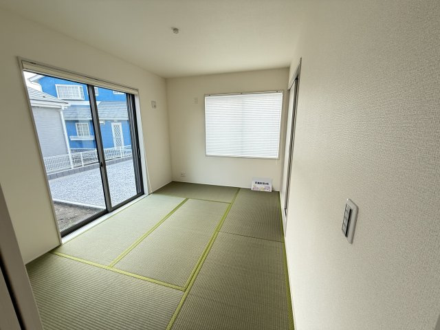 リーブルガーデンＳ第13渋川八木原　2号棟の和室|1階和室６帖です。客間としてもご利用できる広さです。い草香る和室はくつろぎスペースにも最適ですよ♪