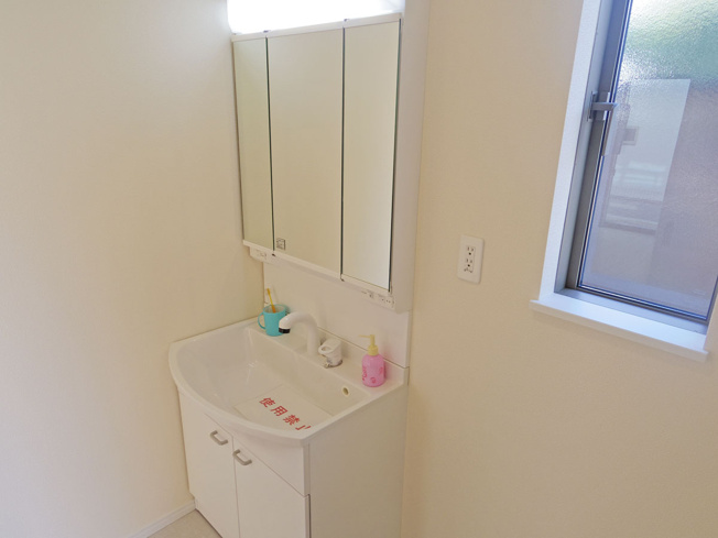 【独立洗面台】 | 裾野深良Ⅰ 新築建売分譲住宅 建物＋土地 TW05935 | 裾野市深良A号棟　洗面化粧台 ※令和8年2月14日撮影写真