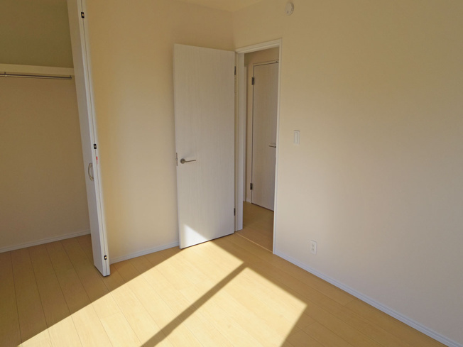 【洋室】 | 裾野深良Ⅰ 新築建売分譲住宅 建物＋土地 TW05935 | 裾野市深良A号棟　洋室6帖(中央) ※令和8年2月14日撮影写真