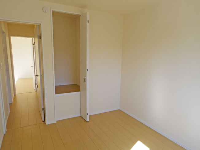 【洋室】 | 裾野深良Ⅰ 新築建売分譲住宅 建物＋土地 TW05935 | 裾野市深良A号棟　洋室6帖(東側) ※令和8年2月14日撮影写真