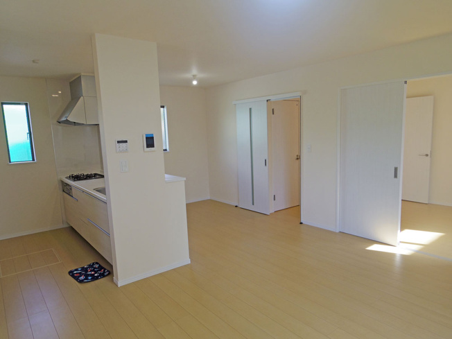 【居間・リビング】 | 裾野深良Ⅰ 新築建売分譲住宅 建物＋土地 TW05935 | 裾野市深良A号棟　リビング ※令和8年2月14日撮影写真