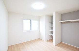 【洋室】 | 新発田市豊町3丁目  4LDK